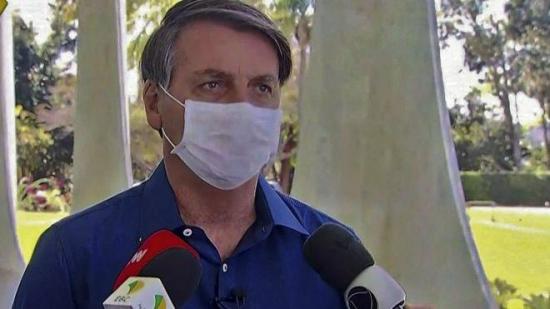 Demandarán a Bolsonaro por poner en riesgo a periodistas al anunciar positivo