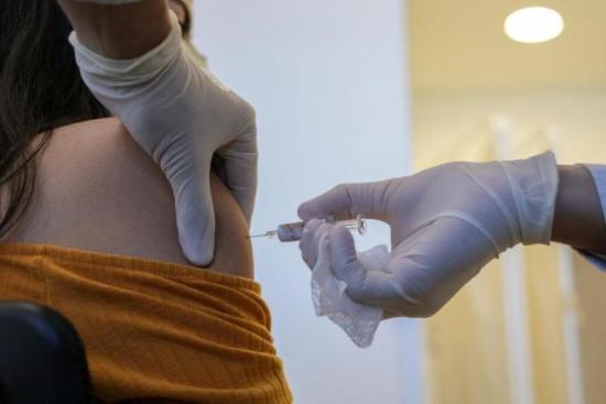 EE.UU. comienza un ensayo con 30.000 voluntarios para la vacuna de la covid-19