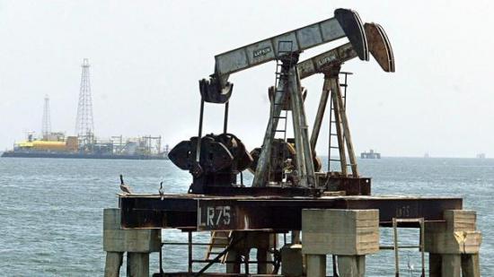 Petróleo de Texas sube un 3,7% por importante bajada en inventarios de EE.UU.
