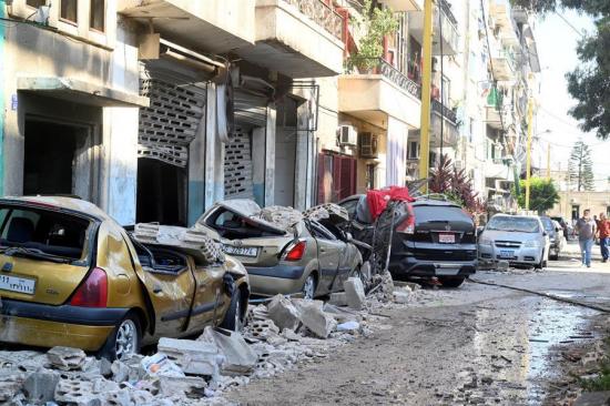 Más de 100 desaparecidos y miles de personas sin casa tras explosión Beirut