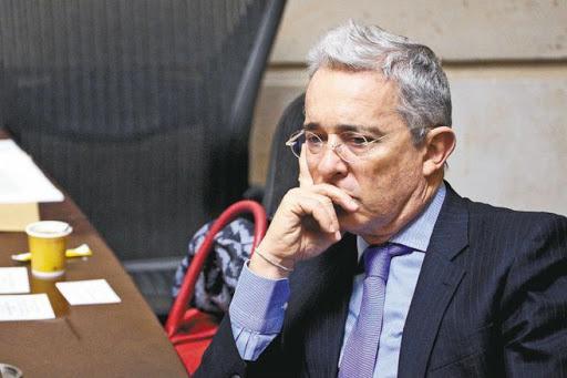 Corte ordenó la detención de Álvaro Uribe por riesgos de obstrucción a la justicia