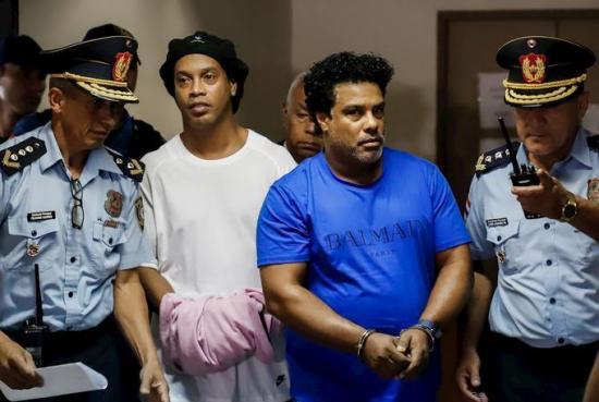 Ronaldinho y su hermano próximos a obtener libertad tras 6 meses de reclusión