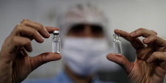 Ecuador negocia con farmacéuticas para fabricar vacuna contra el coronavirus