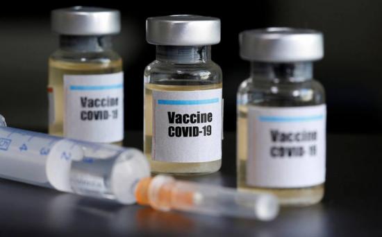 La OMS señala que la vacuna ''no va a poner fin a la pandemia por sí sola''