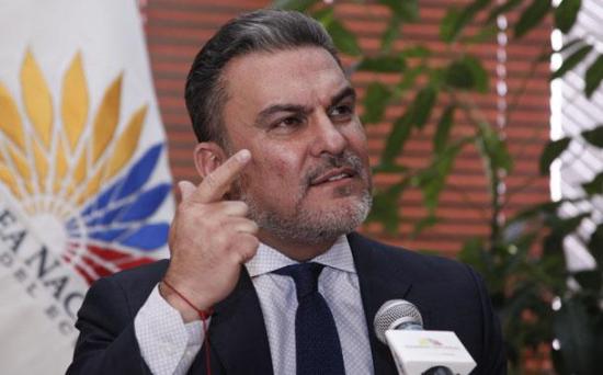 José Serrano declina candidatura a la presidencia de Ecuador