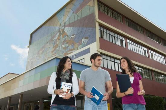 UTPL conmemora 44 años de promover educación a distancia a Ecuador y al mundo