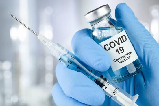 ¿Quién debería recibir primero la vacuna contra la covid-19, cuando la haya?