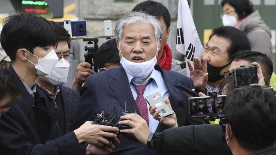 Seúl demandará a un reverendo al que acusa de provocar un gran brote de COVID en Corea del Sur