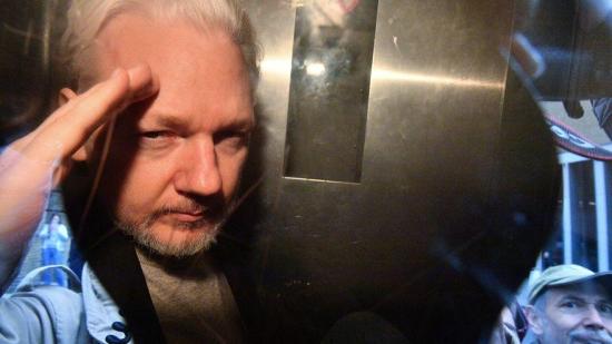 Trump ofreció perdonar a Assange a cambio de información, según su abogada