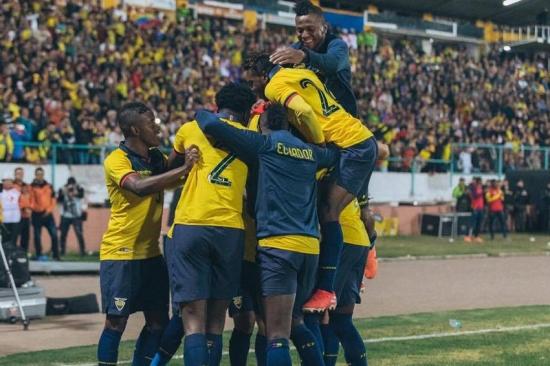 La Selección de Ecuador se ubica en el puesto 64 en el ranking FIFA