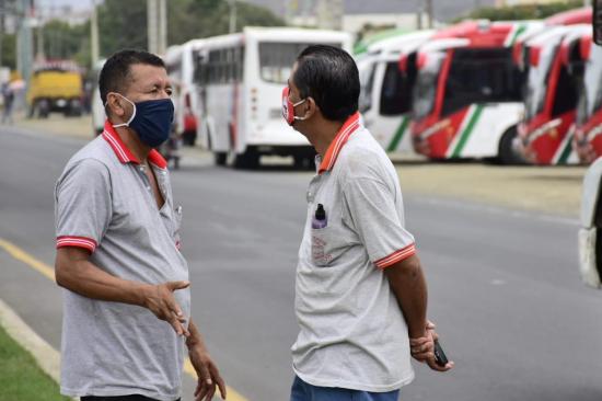 Las cuatro cooperativas de buses urbanos de Portoviejo paralizaron sus actividades