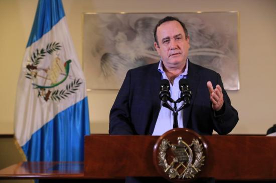 El presidente de Guatemala dice que se encuentra bien de salud pese a la COVID-19