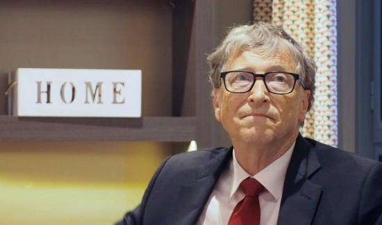 Bill Gates ve ''escandaloso'' el sistema de pruebas de COVID-19 en EE.UU.