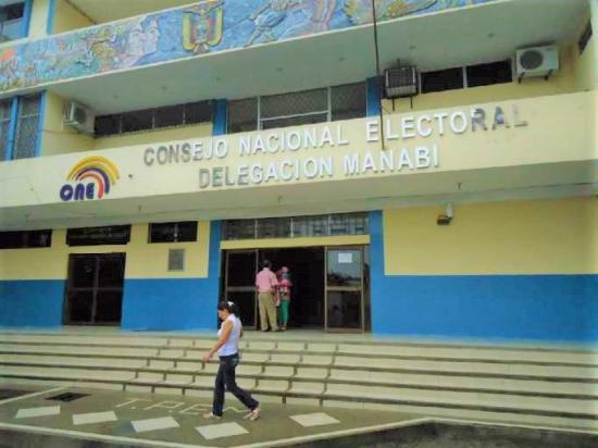 Computadoras y otros equipos fueron robados del CNE de Manabí
