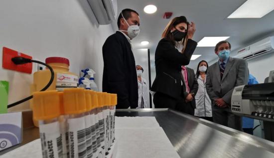 El aeropuerto El Dorado de Bogotá inaugura laboratorio de pruebas de COVID-19