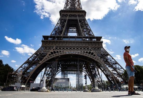Reabre la Torre Eiffel tras ser evacuada por una alerta de bomba