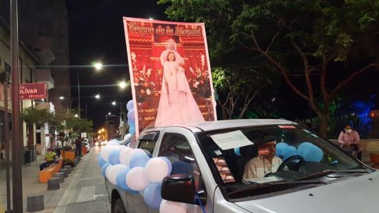 Cientos de devotos de la Virgen de la Merced la acompañaron en la procesión motorizada