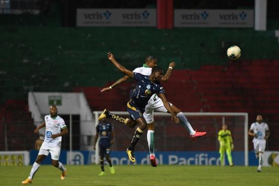 Liga de Portoviejo y Macará empatan 2-2 en el Reales Tamarindos