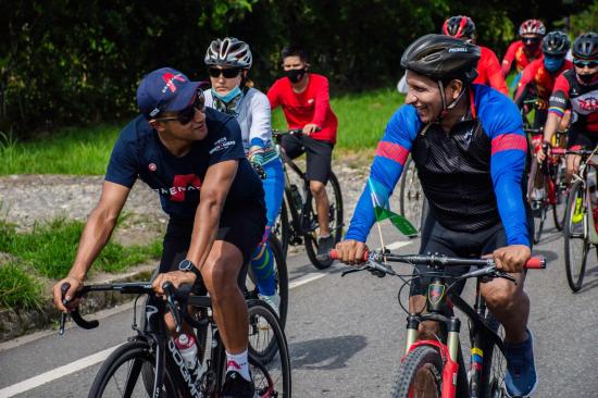 Caravana en homenaje a Narváez tras su participación en Giro de Italia 2020