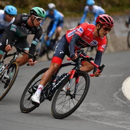 Sam Bennett se impone en la novena etapa en la Vuelta a España, mientras Carapaz mantiene el liderato