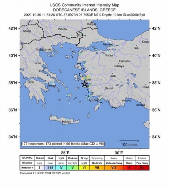 Un pequeño tsunami inunda una ciudad costera turca tras terremoto en el Egeo
