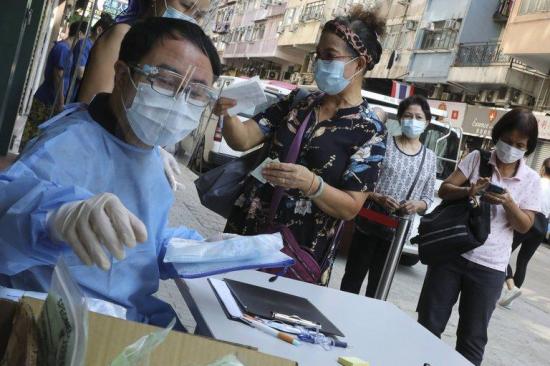 El Gobierno de Hong Kong entregará unos 650 dólares a quienes den positivo por coronavirus