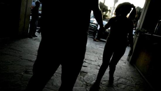 Hombre es sentenciado por violar a sus dos hijas