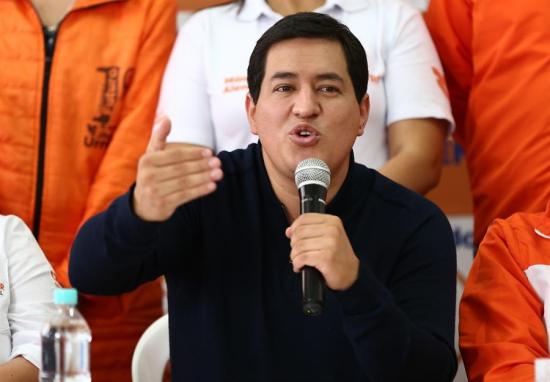 Andrés Arauz rechaza prohibición de uso de imagen de Rafael Correa en campaña