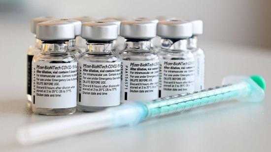Pfizer confirma la reducción de la entrega de vacunas contra covid en Europa