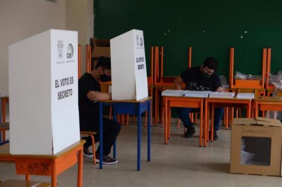 El Pleno del Consejo Nacional Electoral se reúne para analizar el recuento de votos