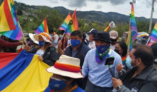 El candidato Yaku Pérez avanza hacia Quito al frente de la marcha indígena
