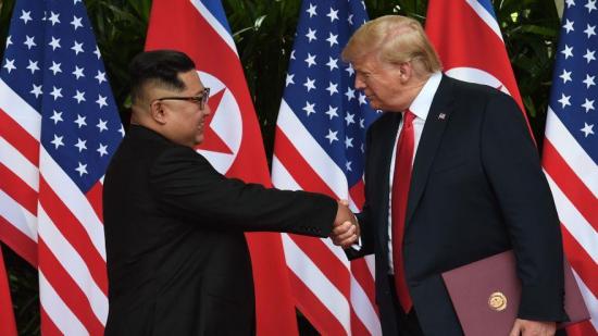 Trump ofreció a Kim Jong-un llevarle 'a casa' en su avión tras la cumbre de Vietnam