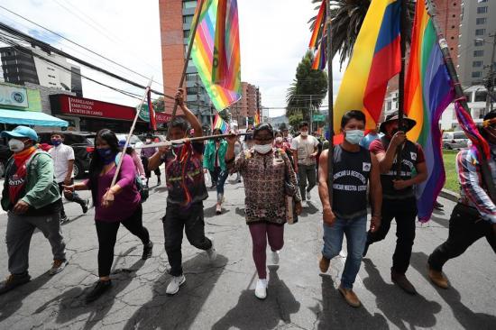 Policía dispersa manifestación indígena en Quito ante el Consejo Electoral