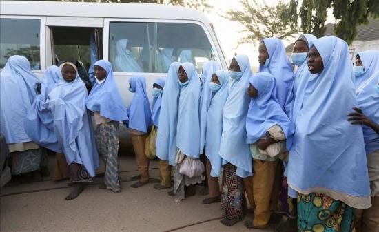 Liberan a las 279 alumnas secuestradas en un colegio de Nigeria