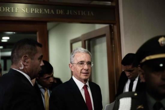 Fiscalía colombiana pide a juez precluir investigación contra Álvaro Uribe