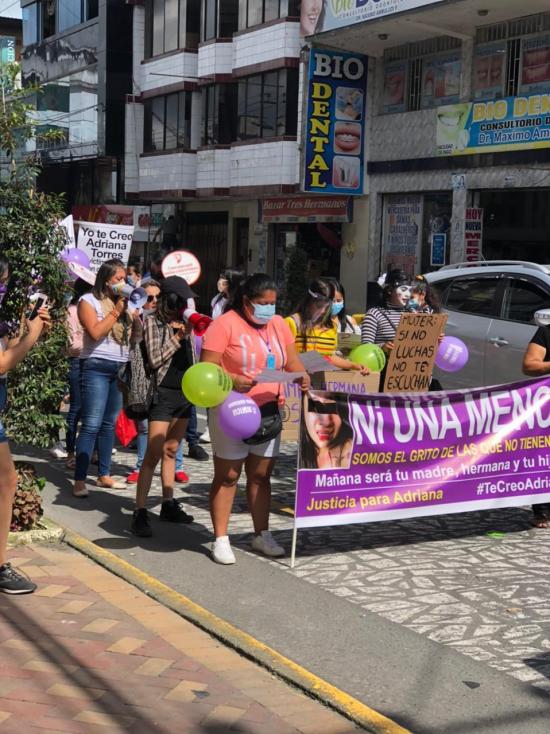Mujeres marchan contra la violencia de género en Santo Domingo