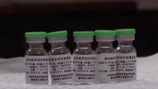 Periodistas y diplomáticos extranjeros reciben en Pekín vacuna de Sinopharm
